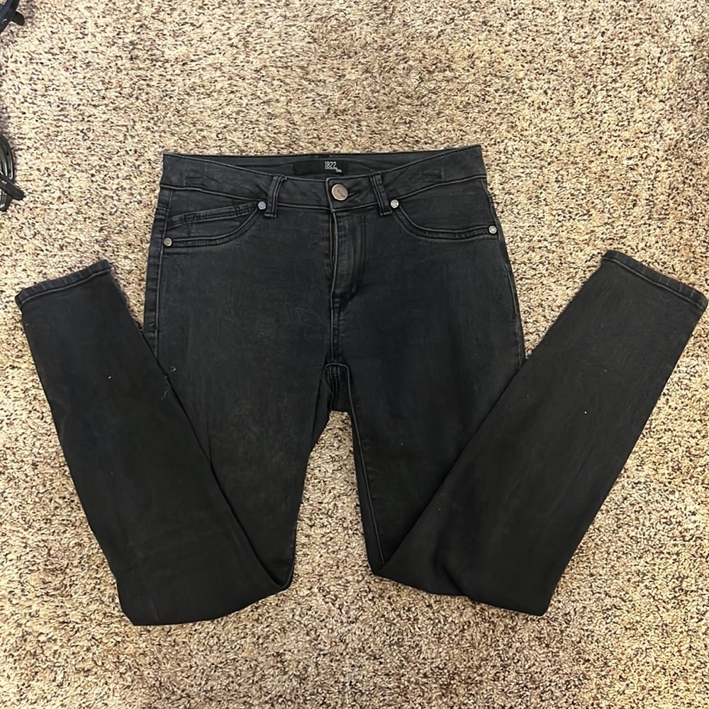 Black skinny jeans.